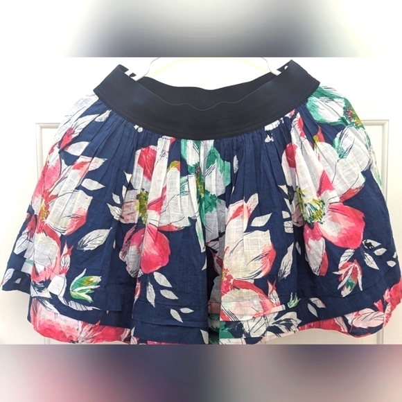 Abercrombie & Fitch Dresses & Skirts - Abercrombie and Fitch floral mini skirt cotton size M